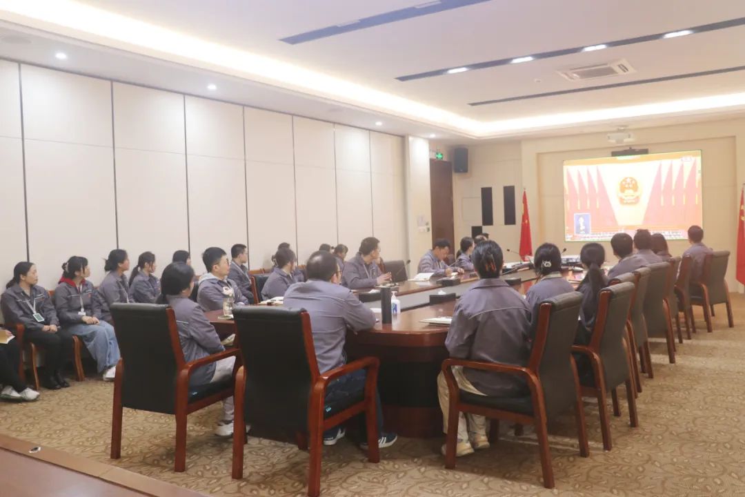 20240306-2-邦普循環(huán)組織收看第十四屆全國(guó)人民代表大會(huì)第二次會(huì)議開(kāi)幕會(huì).jpg